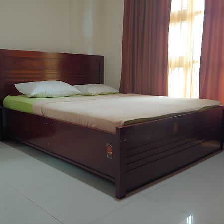Oyo 3894 Karunia Muslim Syariah Hotel Jakarta Buitenkant foto