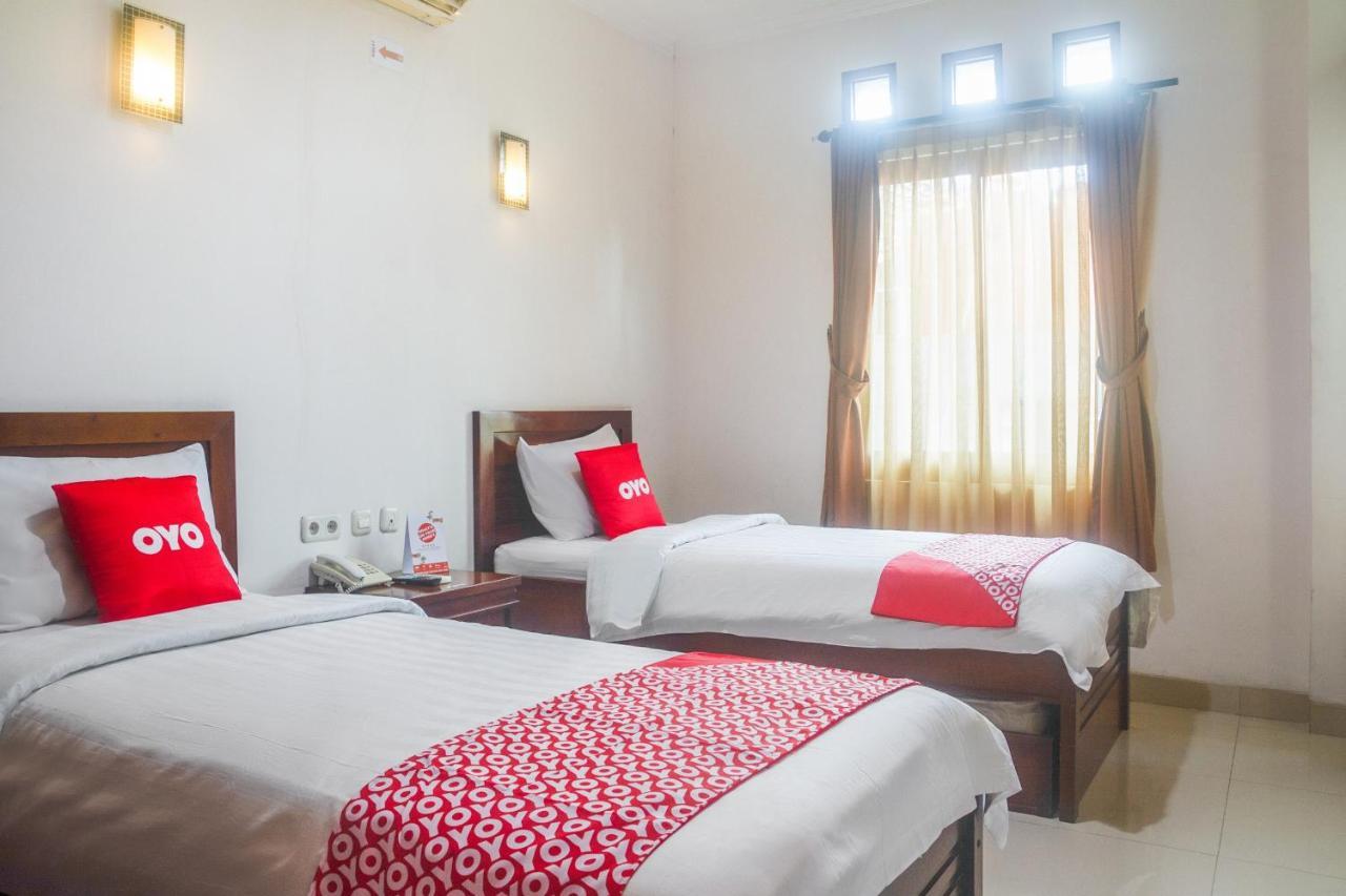 Oyo 3894 Karunia Muslim Syariah Hotel Jakarta Buitenkant foto
