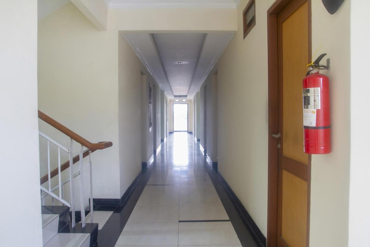 Oyo 3894 Karunia Muslim Syariah Hotel Jakarta Buitenkant foto