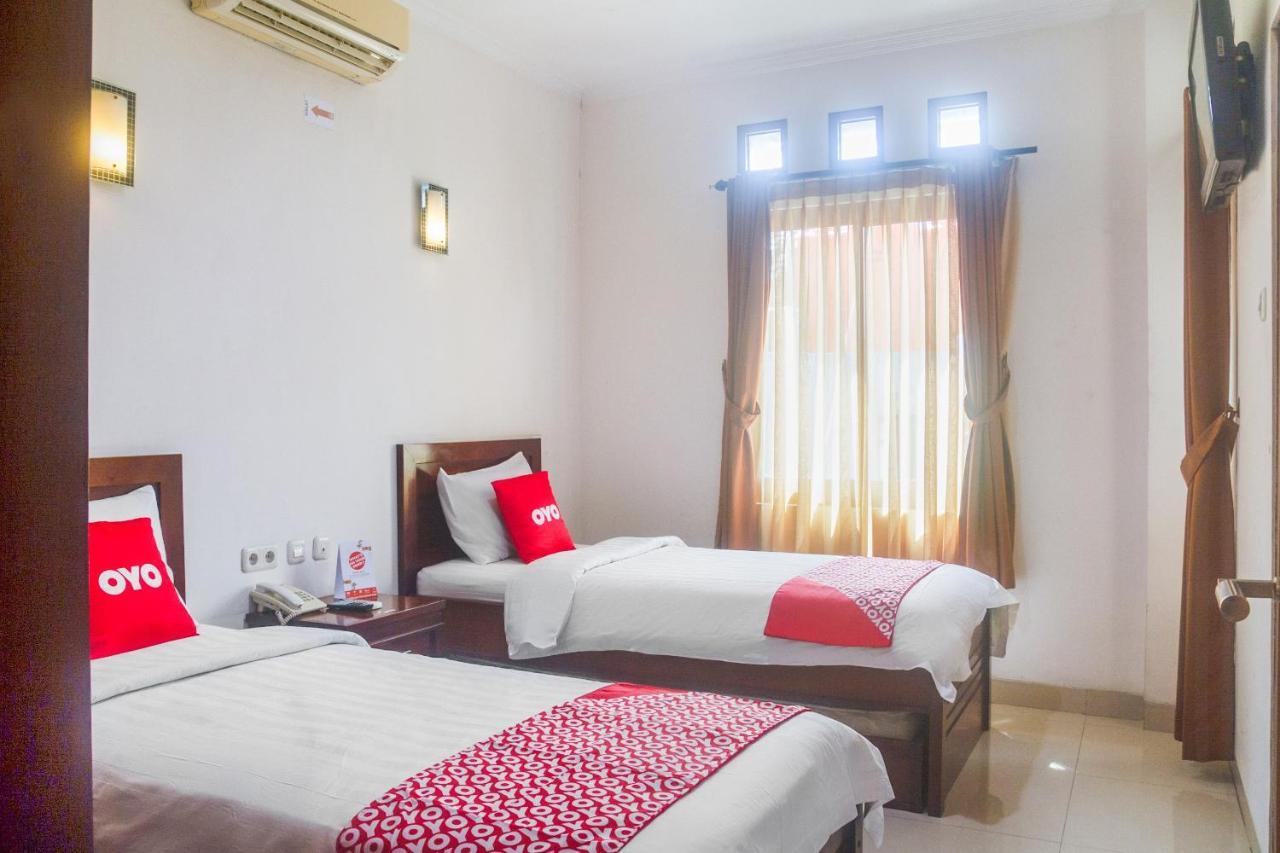 Oyo 3894 Karunia Muslim Syariah Hotel Jakarta Buitenkant foto
