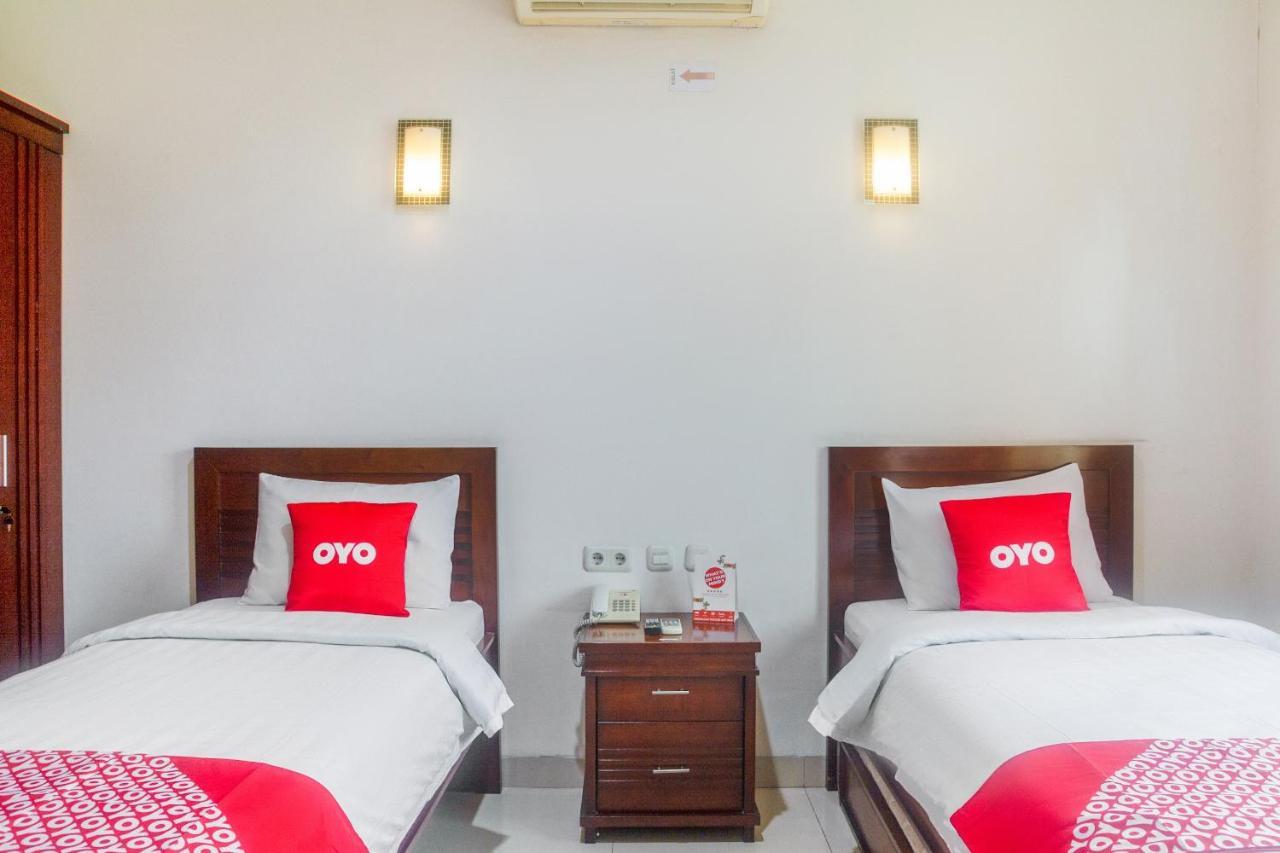 Oyo 3894 Karunia Muslim Syariah Hotel Jakarta Buitenkant foto