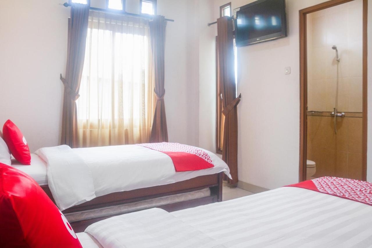 Oyo 3894 Karunia Muslim Syariah Hotel Jakarta Buitenkant foto