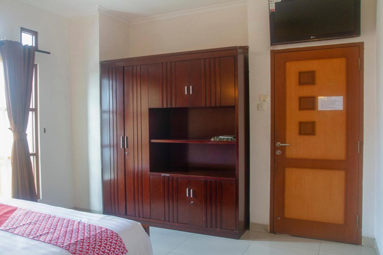 Oyo 3894 Karunia Muslim Syariah Hotel Jakarta Buitenkant foto