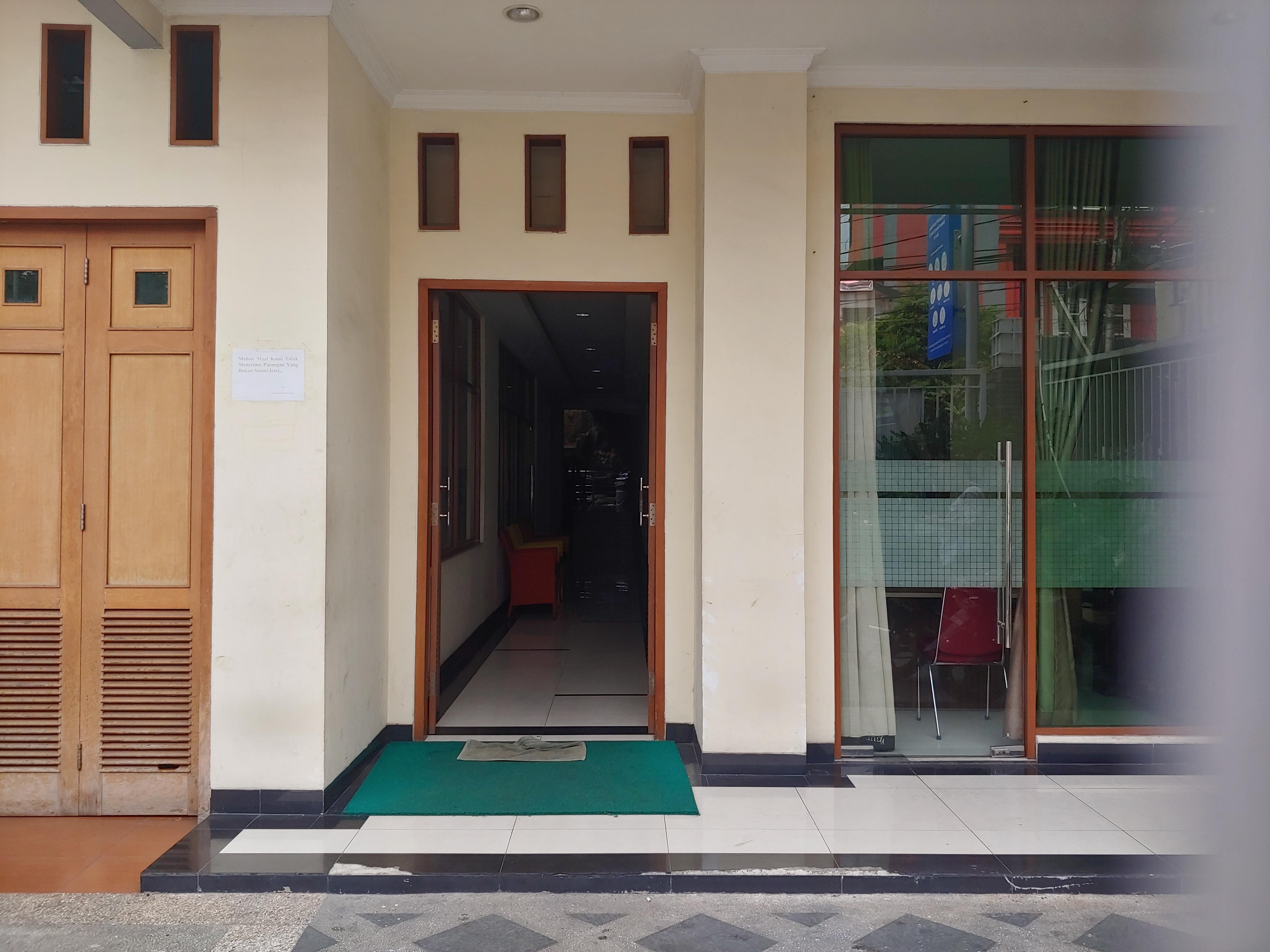 Oyo 3894 Karunia Muslim Syariah Hotel Jakarta Buitenkant foto